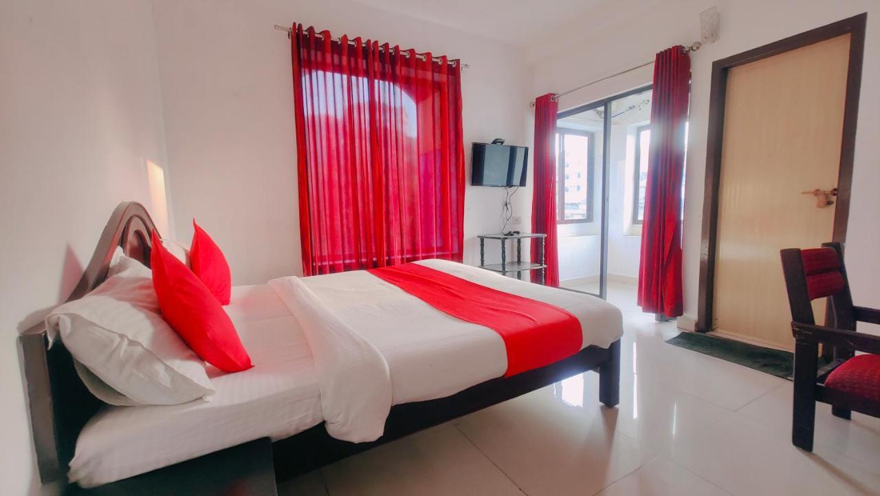 Hotel Lumino Karthika à Munnar Extérieur photo