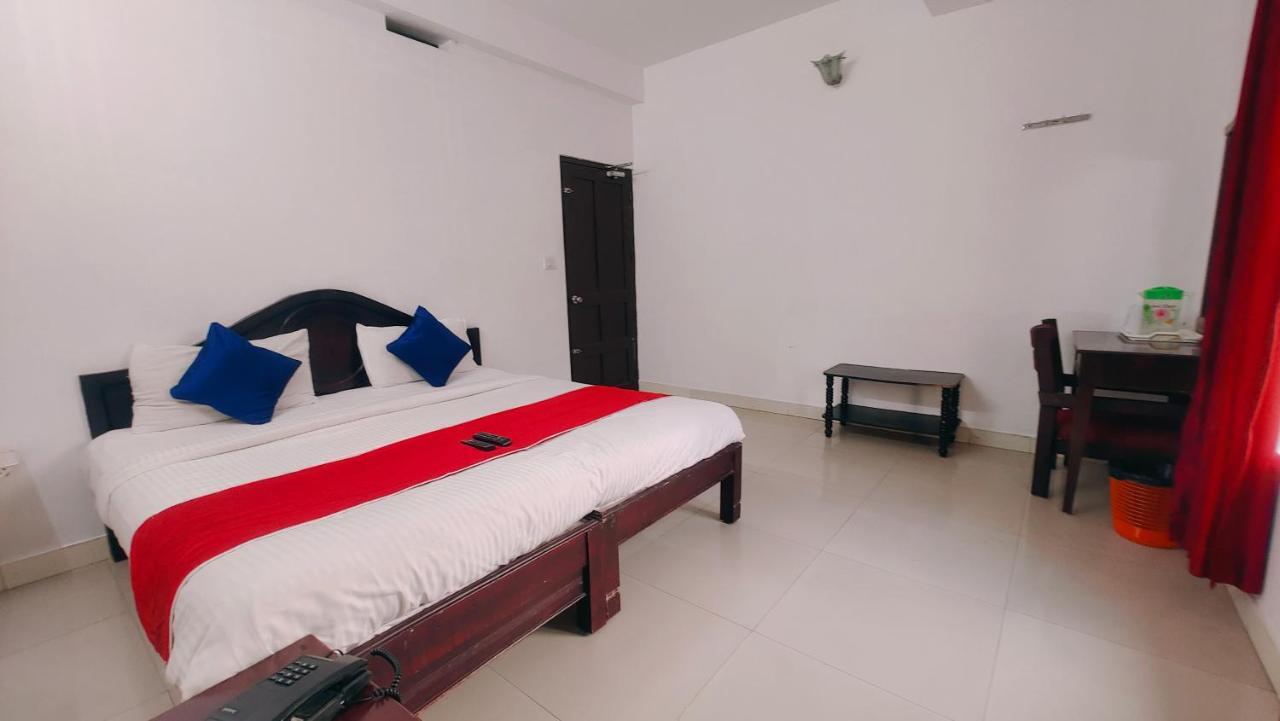 Hotel Lumino Karthika à Munnar Extérieur photo